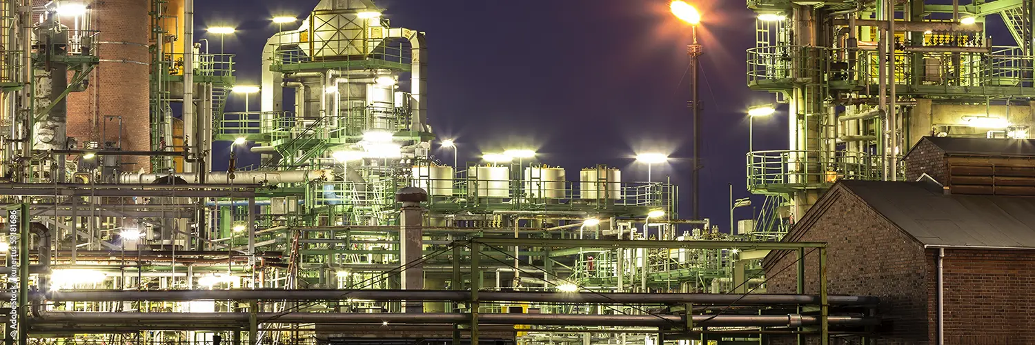 Industrielandschaft bei Nacht BILD: Link auf Startseite
